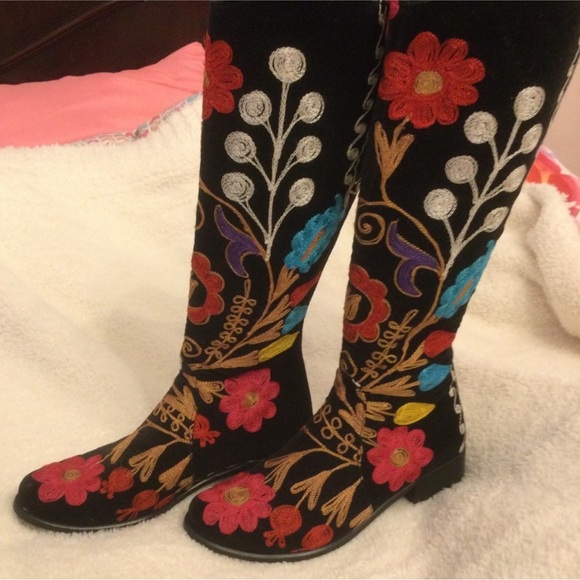 BLACK MULTI MIX HAND EMBROIDERED TALL ROUND TOE BOOTS - Picture 2 of 8